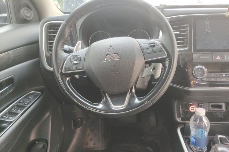 Used Mitsubishi Outlander 2021 2.4L 4x4 Comfort Edition 5 Seats Steering Wheel