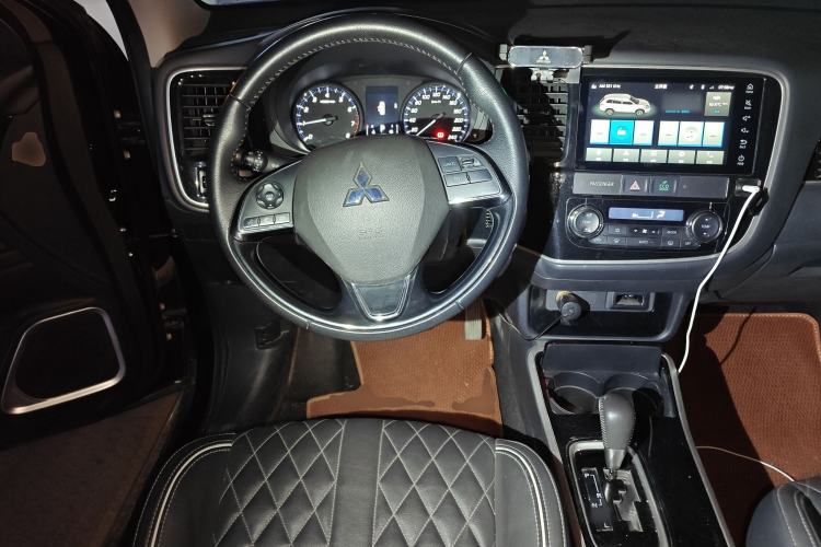 Used Mitsubishi Outlander 2021 2.0L Two-Wheel Drive Comfort Edition 5 Seats Steering Wheel