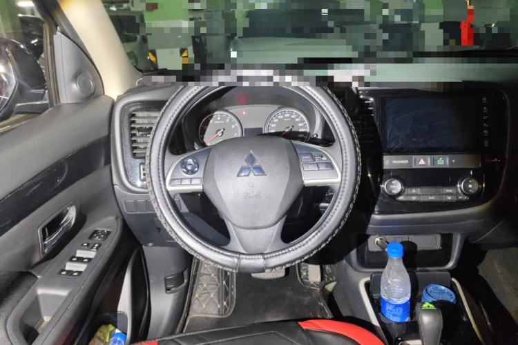 Used Mitsubishi Outlander 2021 Revised Version 2.0L Two-Wheel Drive Comfort Edition 5 Seats Steering Wheel