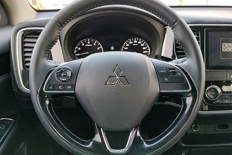 Used Mitsubishi Outlander 2021 2.0L Two-Wheel Drive Comfort Edition 5 Seats Steering Wheel