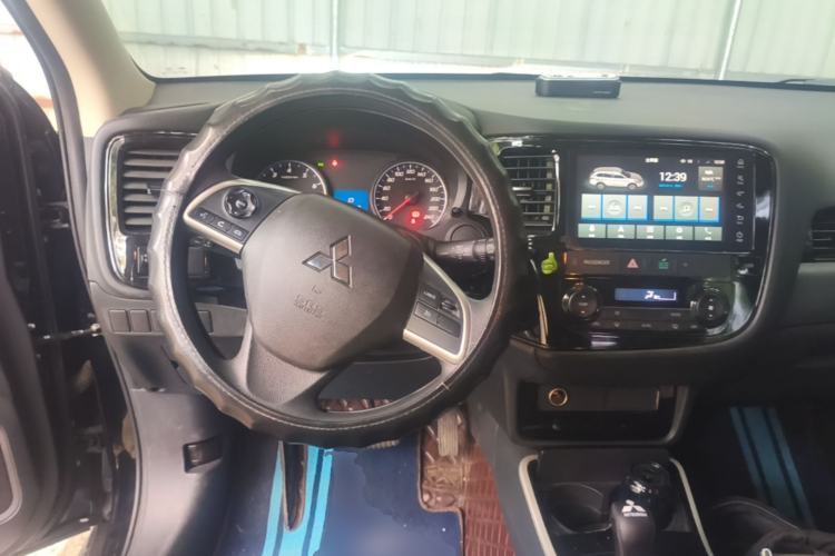 Used Mitsubishi Outlander 2021 Revised Version 2.0L Two-Wheel Drive Comfort Edition 5 Seats Steering Wheel