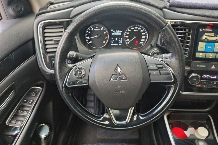Used Mitsubishi Outlander 2021 2.0L Two-Wheel Drive Comfort Edition 5 Seats Steering Wheel