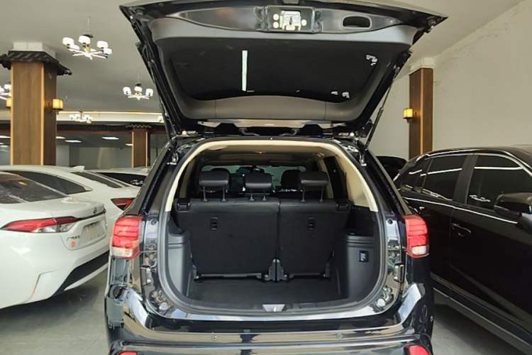 Used Mitsubishi Outlander 2021 2.0L Two-Wheel Drive Comfort Edition 5 Seats Trunk