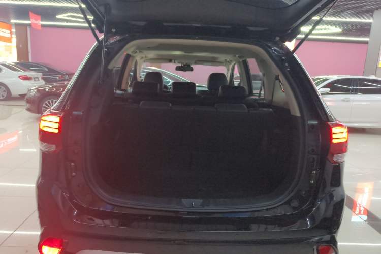 Used Mitsubishi Outlander 2021 2.4L 4x4 Zhi Xiang Edition 7 Seats Trunk