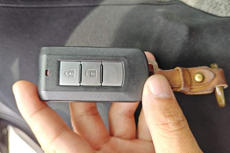Used Mitsubishi Outlander 2021 2.0L Two-Wheel Drive Comfort Edition 7 Seats Vehicle Key