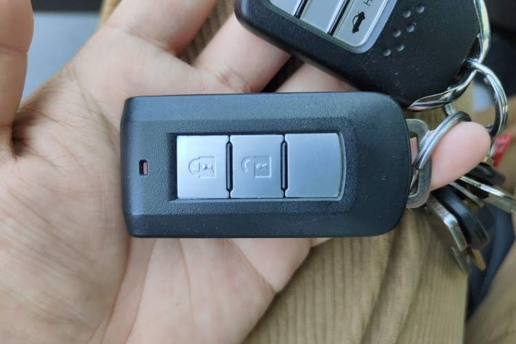 Used Mitsubishi Outlander 2021 2.0L Two-Wheel Drive Comfort Edition 7 Seats Vehicle Key
