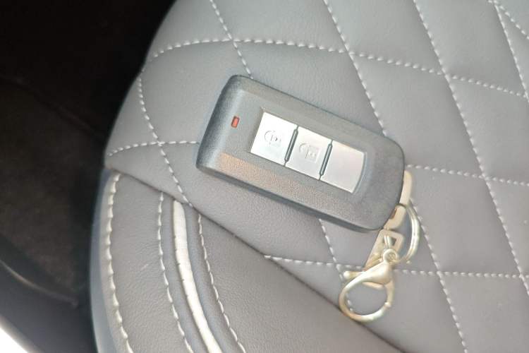Used Mitsubishi Outlander 2021 Revised Version 2.0L Two-Wheel Drive Comfort Edition 7 Seats Vehicle Key