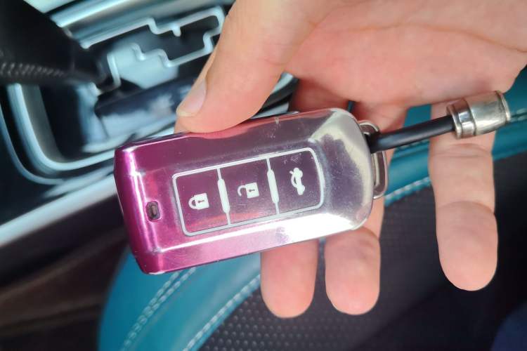 Used Mitsubishi Outlander 2021 2.4L 4x4 Zhi Xiang Edition 7 Seats Vehicle Key