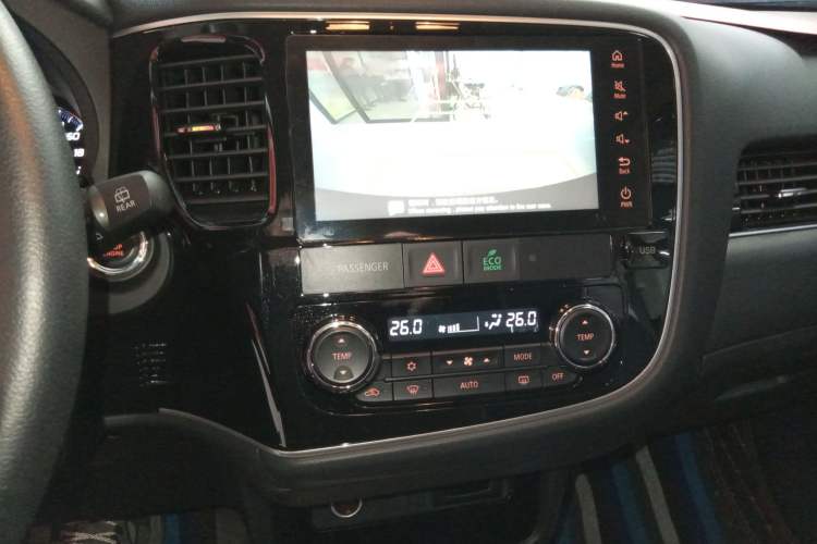 Used Mitsubishi Outlander 2021 Revised Version 2.0L Two-Wheel Drive Enjoyment Edition 5 Seats Audio And AC Panel