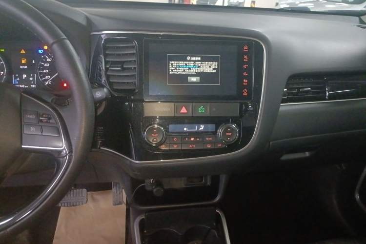 Used Mitsubishi Outlander 2021 2.0L Two-Wheel Drive Comfort Edition 5 Seats Audio And AC Panel
