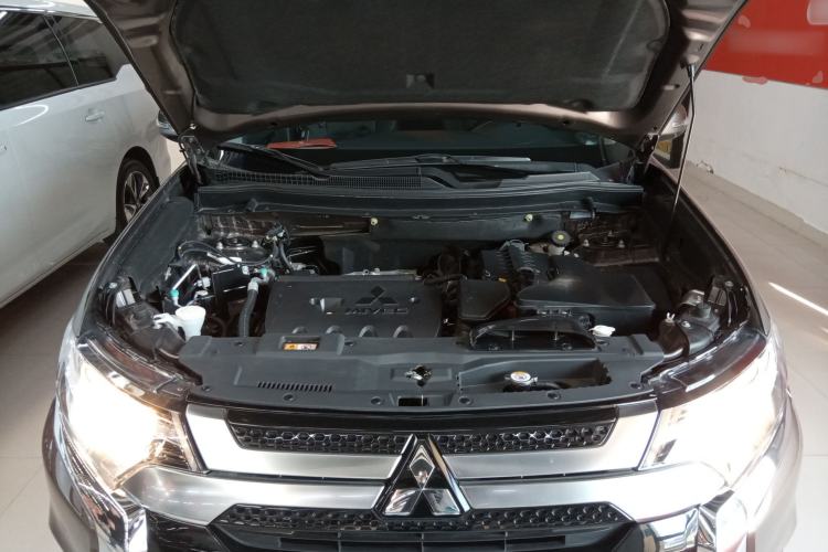 Used Mitsubishi Outlander 2021 Revised Version 2.0L Two-Wheel Drive Enjoyment Edition 5 Seats Engine Bay