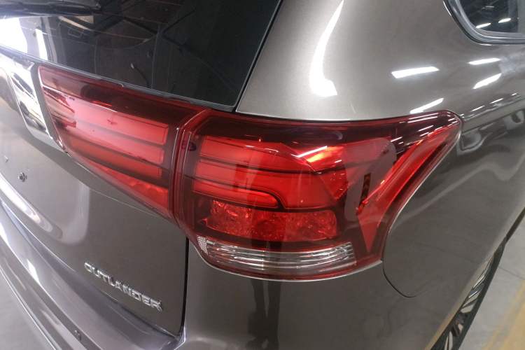 Used Mitsubishi Outlander 2021 2.0L Two-Wheel Drive Comfort Edition 5 Seats Exterior 3