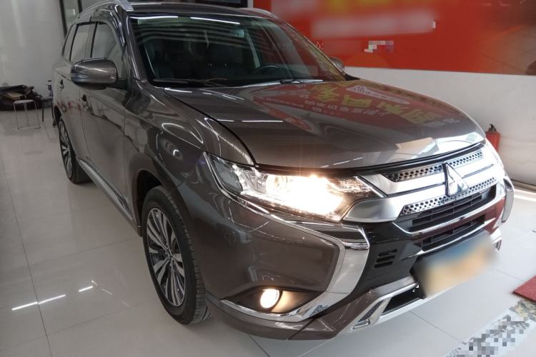 Used Mitsubishi Outlander 2021 Revised Version 2.0L Two-Wheel Drive Enjoyment Edition 5 Seats Front Right 45 Deg