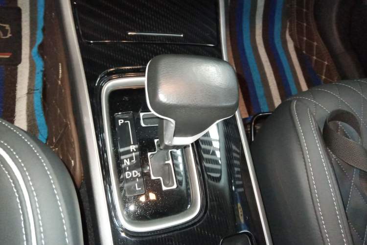 Used Mitsubishi Outlander 2021 Revised Version 2.0L Two-Wheel Drive Enjoyment Edition 5 Seats Gear Lever