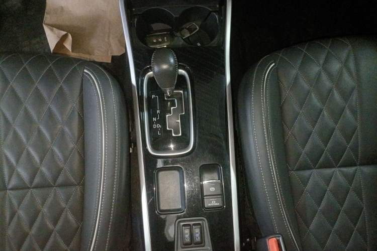 Used Mitsubishi Outlander 2021 2.0L Two-Wheel Drive Comfort Edition 5 Seats Gear Lever