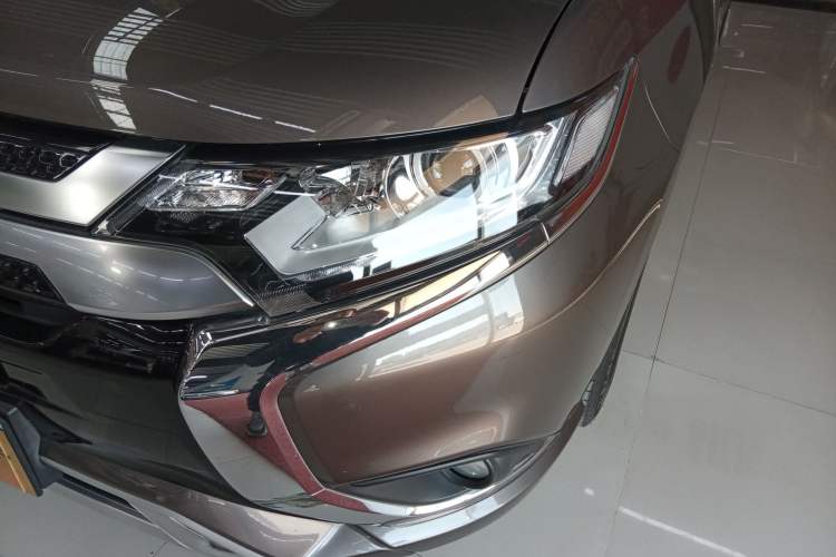 Used Mitsubishi Outlander 2021 Revised Version 2.0L Two-Wheel Drive Enjoyment Edition 5 Seats Left Front Headlight