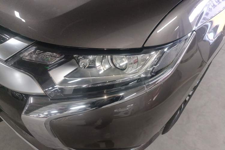 Used Mitsubishi Outlander 2021 2.0L Two-Wheel Drive Comfort Edition 5 Seats Left Front Headlight