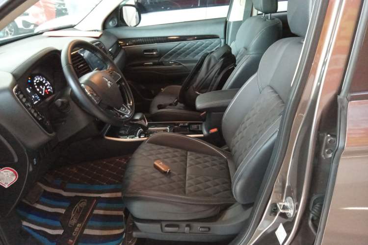 Used Mitsubishi Outlander 2021 Revised Version 2.0L Two-Wheel Drive Enjoyment Edition 5 Seats Left Front Seat