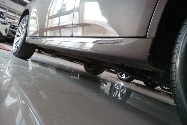 Used Mitsubishi Outlander 2021 Revised Version 2.0L Two-Wheel Drive Enjoyment Edition 5 Seats Left Side Sill