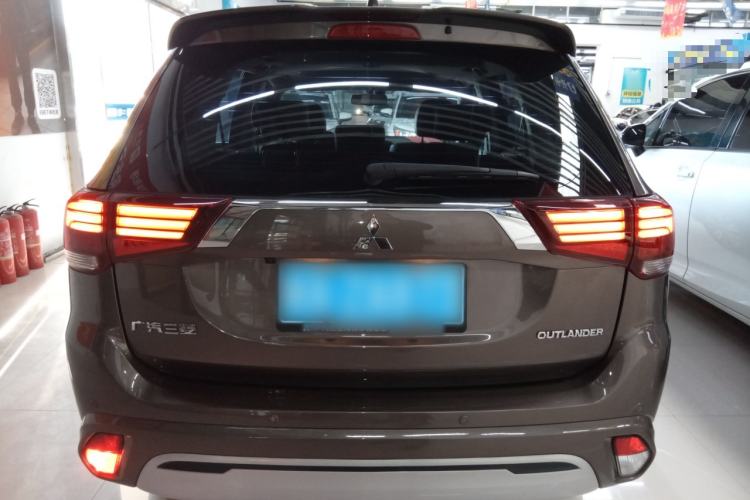 Used Mitsubishi Outlander 2021 Revised Version 2.0L Two-Wheel Drive Enjoyment Edition 5 Seats Rear