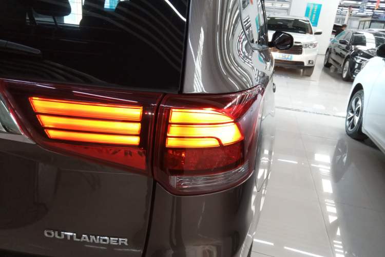 Used Mitsubishi Outlander 2021 Revised Version 2.0L Two-Wheel Drive Enjoyment Edition 5 Seats Right Rear Taillight