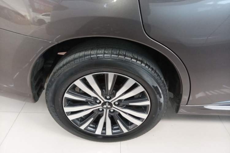 Used Mitsubishi Outlander 2021 Revised Version 2.0L Two-Wheel Drive Enjoyment Edition 5 Seats Right Rear Wheel Hub