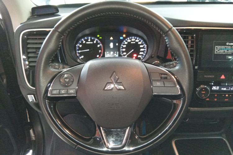 Used Mitsubishi Outlander 2021 Revised Version 2.0L Two-Wheel Drive Enjoyment Edition 5 Seats Steering Wheel
