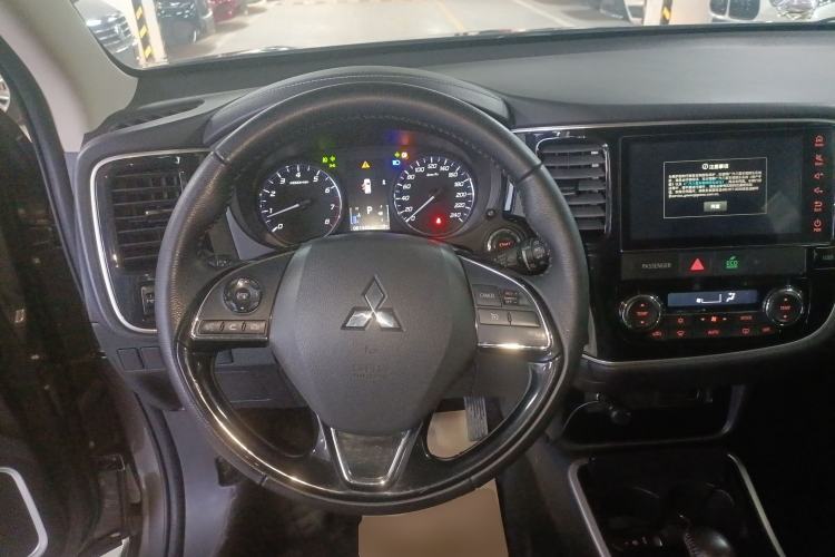 Used Mitsubishi Outlander 2021 2.0L Two-Wheel Drive Comfort Edition 5 Seats Steering Wheel