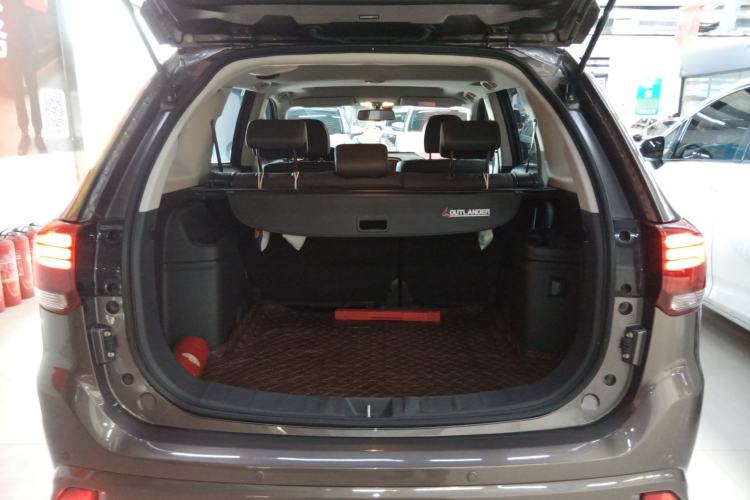 Used Mitsubishi Outlander 2021 Revised Version 2.0L Two-Wheel Drive Enjoyment Edition 5 Seats Trunk
