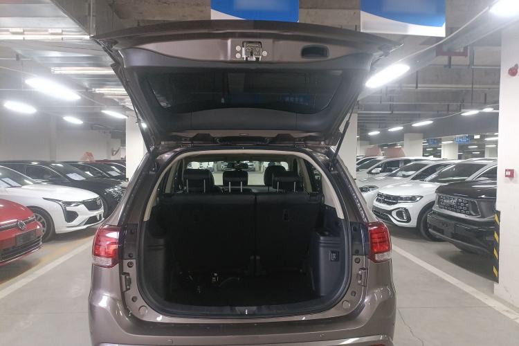 Used Mitsubishi Outlander 2021 2.0L Two-Wheel Drive Comfort Edition 5 Seats Trunk