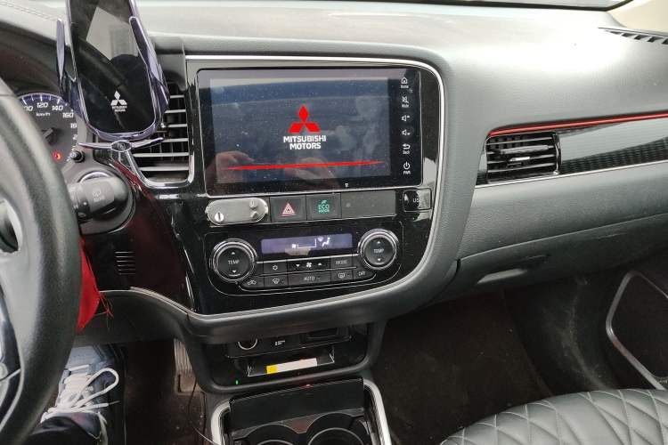 Used Mitsubishi Outlander 2021 2.4L 4x4 Zhi Xiang Edition 7 Seats Audio And AC Panel
