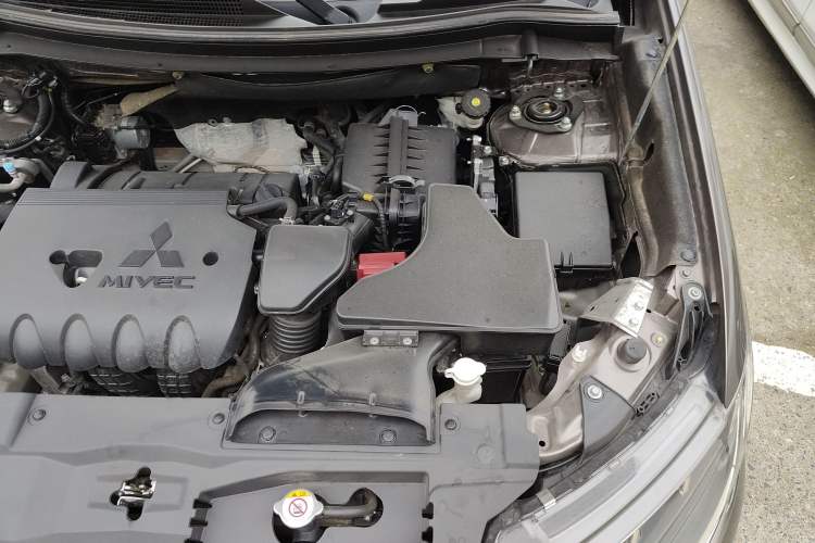Used Mitsubishi Outlander 2021 2.4L 4x4 Zhi Xiang Edition 7 Seats Engine Bay Left