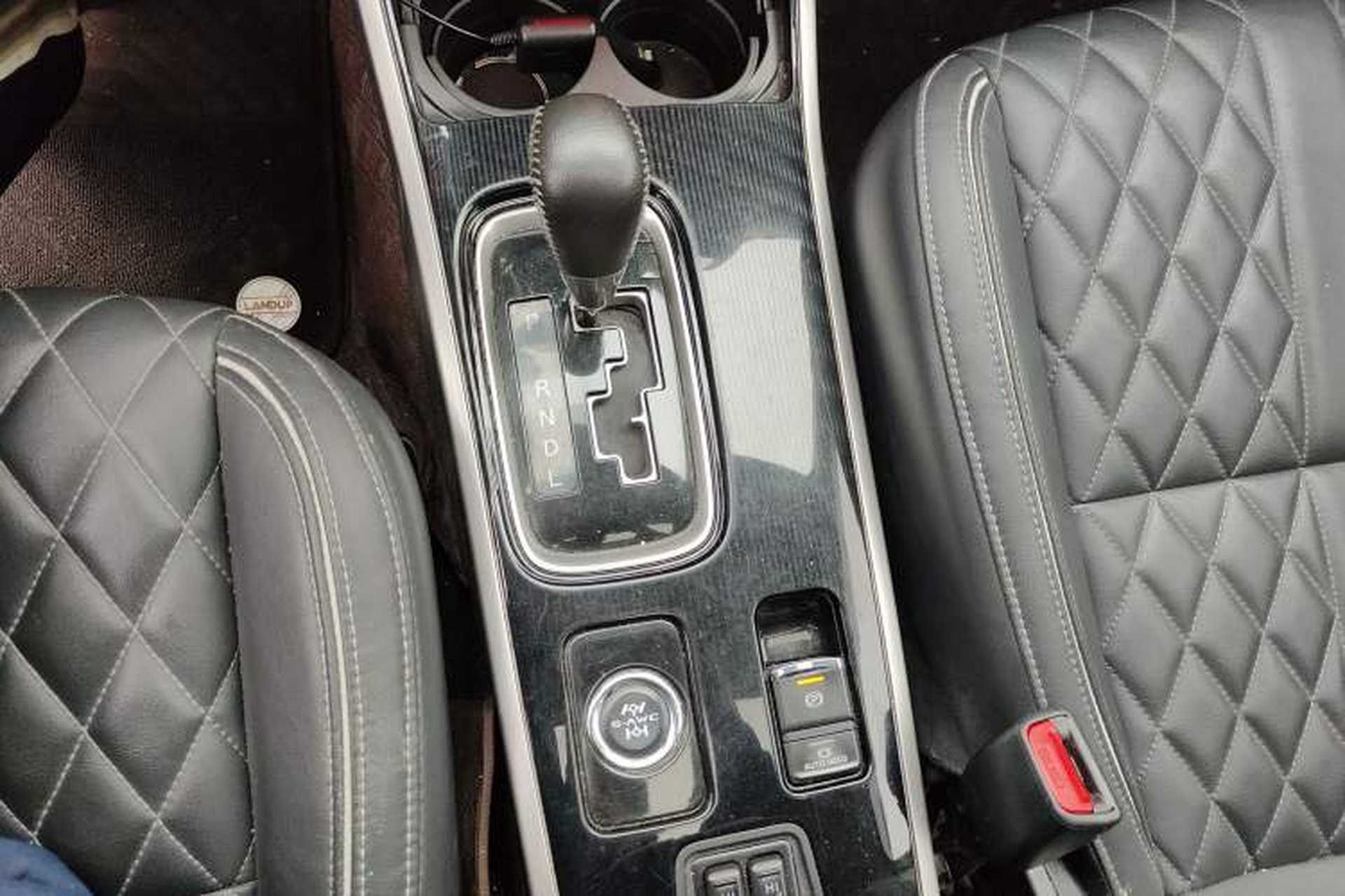 Used Mitsubishi Outlander 2021 2.4L 4x4 Zhi Xiang Edition 7 Seats Gear Lever