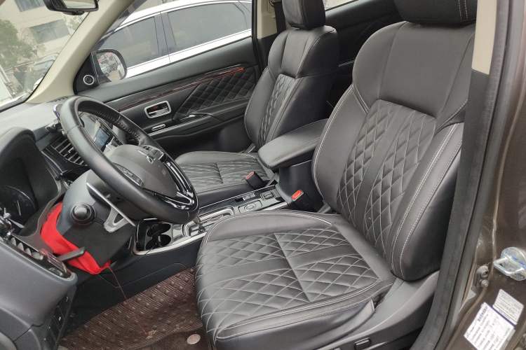 Used Mitsubishi Outlander 2021 2.4L 4x4 Zhi Xiang Edition 7 Seats Left Front Seat