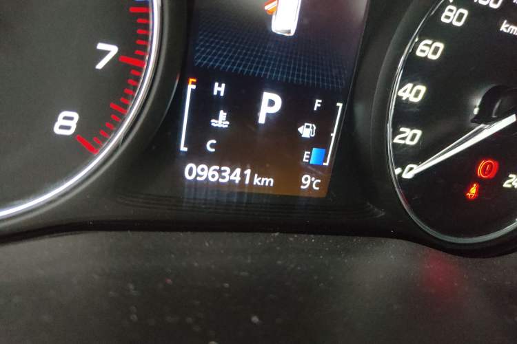 Used Mitsubishi Outlander 2021 2.4L 4x4 Zhi Xiang Edition 7 Seats Odometer Close Up