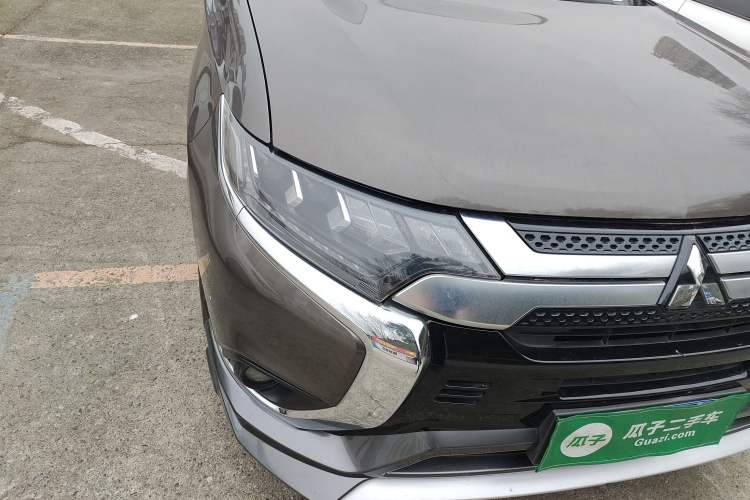 Used Mitsubishi Outlander 2021 2.4L 4x4 Zhi Xiang Edition 7 Seats Right Front Headlight