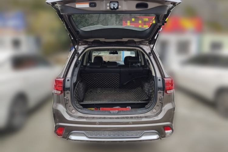 Used Mitsubishi Outlander 2021 2.4L 4x4 Zhi Xiang Edition 7 Seats Trunk