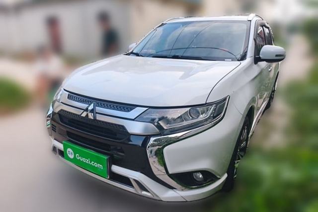 Mitsubishi Outlander 2021 2.0L Two-Wheel Drive Comfort Edition 7 Seats d’occasion