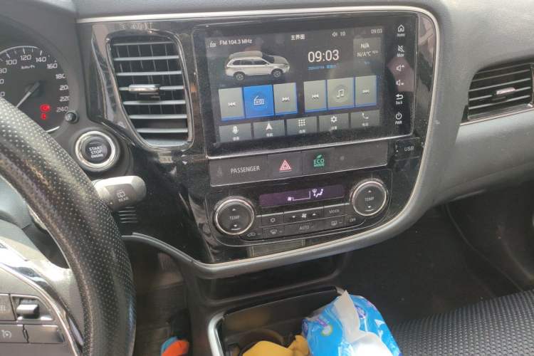 Used Mitsubishi Outlander 2021 2.0L Two-Wheel Drive Comfort Edition 7 Seats Audio And AC Panel