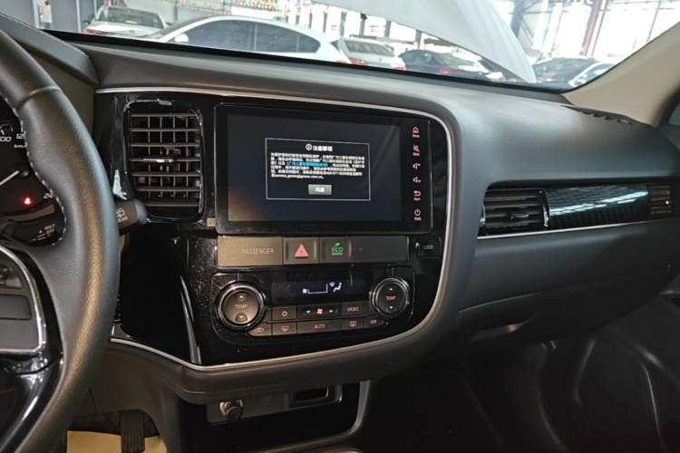 Used Mitsubishi Outlander 2021 2.0L Two-Wheel Drive Comfort Edition 5 Seats Audio And AC Panel