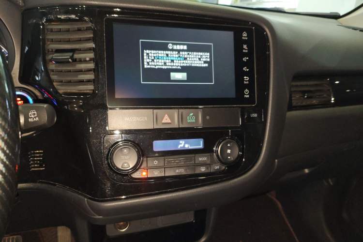 Used Mitsubishi Outlander 2021 Revised Version 2.0L Two-Wheel Drive Comfort Edition 5 Seats Audio And AC Panel