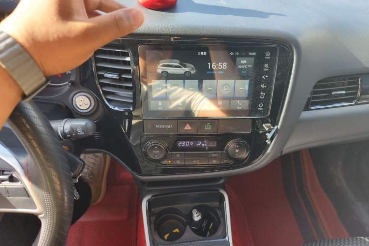 Used Mitsubishi Outlander 2021 2.0L Two-Wheel Drive Comfort Edition 5 Seats Audio And AC Panel