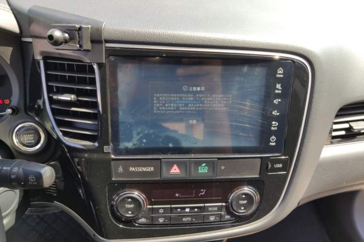 Used Mitsubishi Outlander 2021 2.4L 4x4 DynaDrive Edition 5 Seats Audio And AC Panel