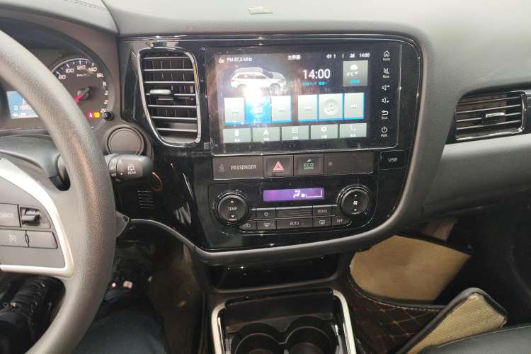 Used Mitsubishi Outlander 2021 Revised Version 2.0L Two-Wheel Drive Comfort Edition 5 Seats Audio And AC Panel