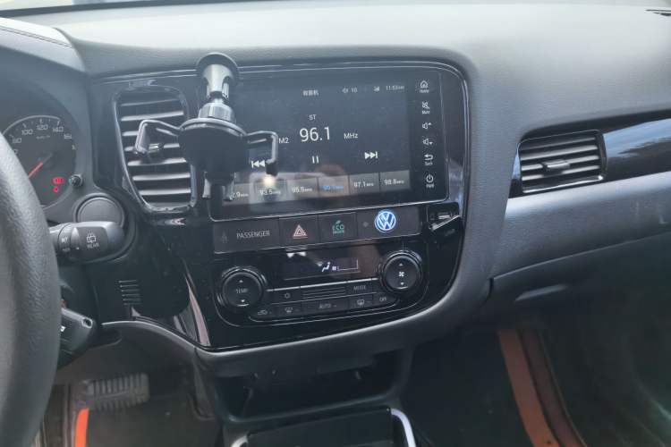 Used Mitsubishi Outlander 2021 2.0L Two-Wheel Drive Comfort Edition 5 Seats Audio And AC Panel