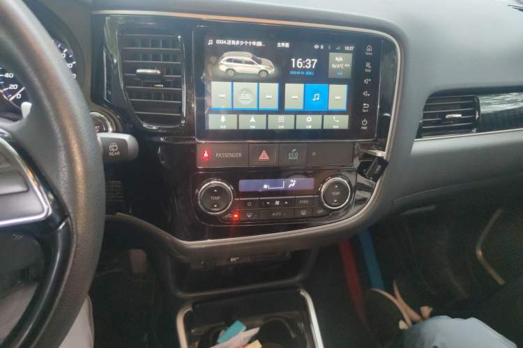 Used Mitsubishi Outlander 2021 2.4L 4x4 DynaDrive Edition 5 Seats Audio And AC Panel