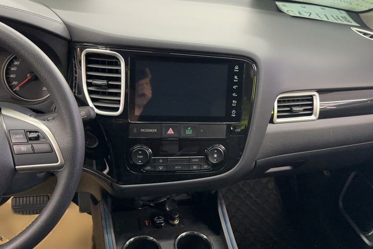 Used Mitsubishi Outlander 2021 Revised Version 2.0L Two-Wheel Drive Comfort Edition 5 Seats Audio And AC Panel