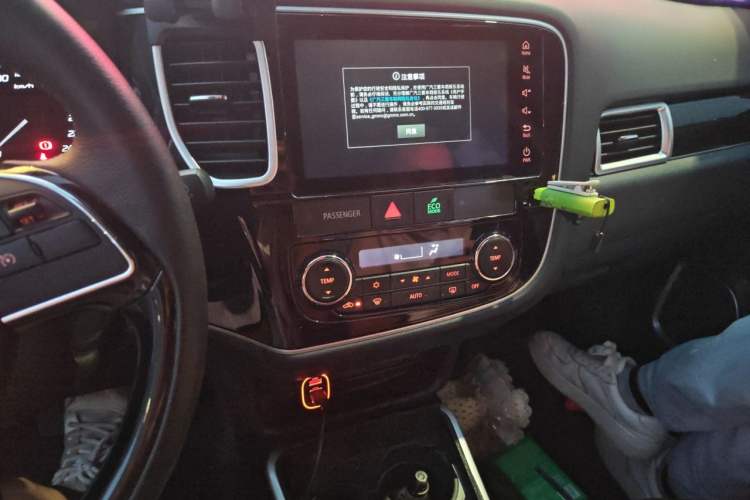 Used Mitsubishi Outlander 2021 2.0L Two-Wheel Drive Comfort Edition 5 Seats Audio And AC Panel