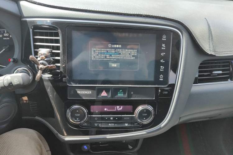 Used Mitsubishi Outlander 2021 2.4L 4x4 DynaDrive Edition 5 Seats Audio And AC Panel
