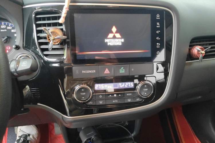 Used Mitsubishi Outlander 2021 Revised Version 2.0L Two-Wheel Drive Enjoyment Edition 5 Seats Audio And AC Panel